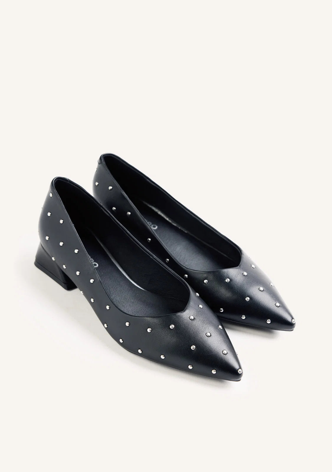 ZAPATOS TACÓN TACHAS